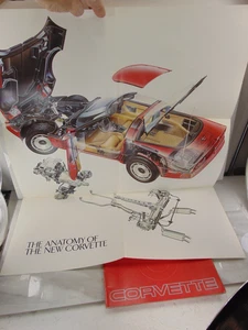RAR Chevrolet Corvette Händler Verkaufsprospekt - 1984 - 58 Seiten & Postereinsatz  - Bild 1 von 3