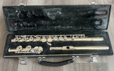 Yamaha YFL225N Flute with Hard Case - Image 1 of 4