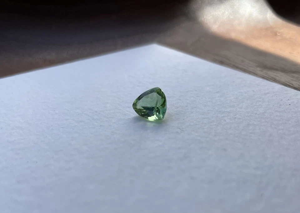 Faceted Green Maine Tourmaline Trillion Cut 1.7ct, 7x7x7mm - Image 1 of 4