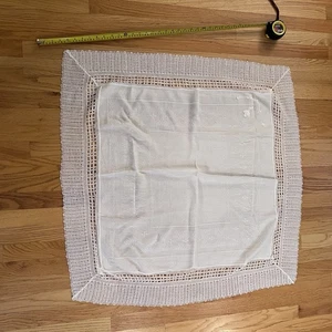 Mantel de ganchillo blanco 37”x37” con pequeño adorno - Imagen 1 de 8