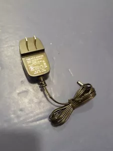 OEM Insignia AC Adapter for Portable DVD Player 9V 1A TEKA009-0901000UK - Picture 1 of 2