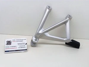8537907 46718556265 Nuovo Original BMW R1200GS staffa pedana posteriore sinistra - Foto 1 di 6
