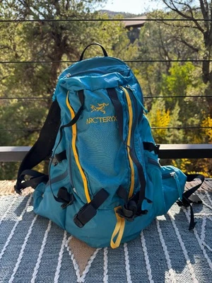 Arc'teryx Chilcotin 20 **VERY RARE VINTAGE** Backpack - Image 1 of 4