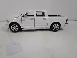 JADA 1/24 JUST TRUCKS BIANCO 2014 DODGE RAM 1500 PICKUP *PROBLEMA MINORE* VHTF - Foto 1 di 10