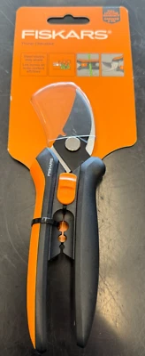 Fiskars Cut Capacity Classic Bypass Hand Pruning Shears - Изображение 1 из 2