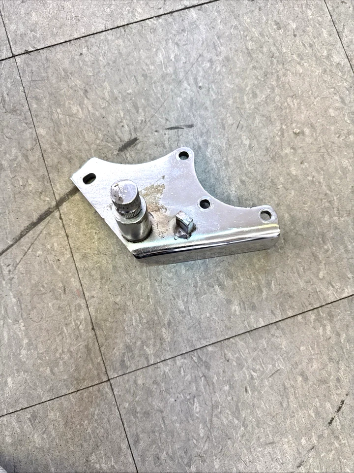 Harley SHOVELHEAD FXE FXS 后刹车踏板支架 低帮 超级滑翔 原始设备制造商 — 第 1/4 张图片