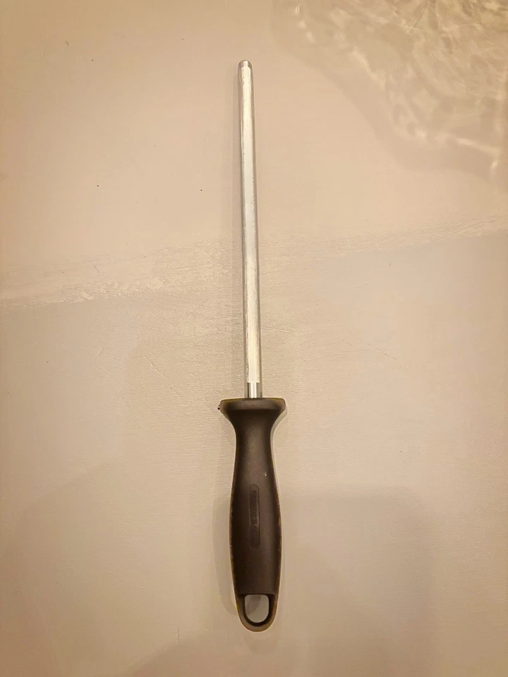 ZWILLING J A HENCKEL AFILADOR ACERO CON OJO COLGANTE EN MANGO Foto 1 de 3