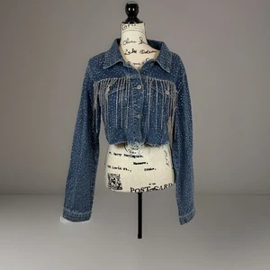 Chaqueta de mezclilla Emerson Lang con flecos de estrás recortada azul Jean Bling Festival - Imagen 1 de 9