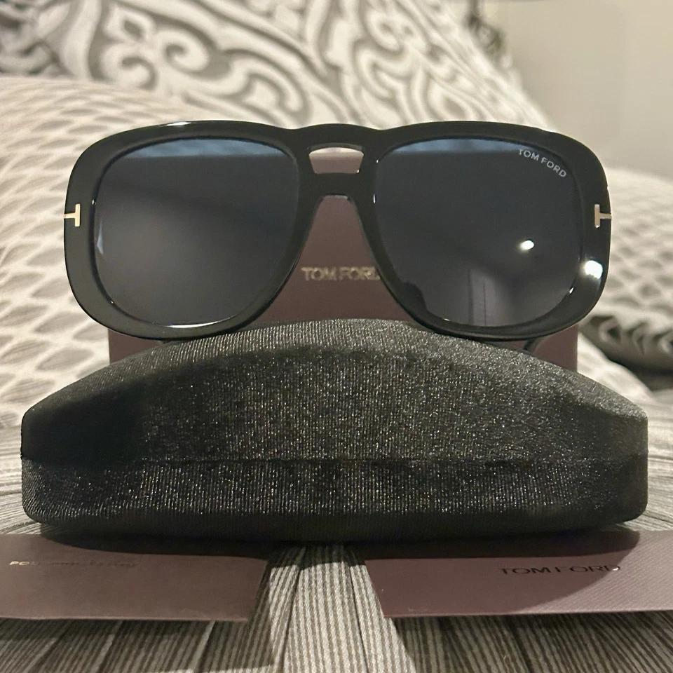 GAFAS DE SOL TOM FORD “BILLIE” AVIADOR NEGRAS FT1012 01V 56-19-140 $470. Nuevo sin etiquetas Foto 1 de 4