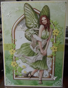 HANDGEMACHTE VERKAUF FANTASY HEIDNISCHE WEIBLICHE GEBURTSTAGSKARTE MIT EINER SCHMETTERLINGSFEE IN GRÜN - Bild 1 von 4