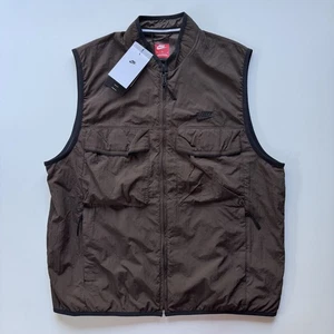 NIKE Woven Tech Zip Up Vest Mens Medium Loose Fit Brown UPF Fishing Utility NWT - Picture 1 of 16