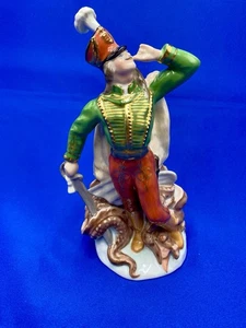 HEREND PORCELAIN HANDPAINTED "JÁNOS VITÉZ" WITH GRIFFIN BIRD FIGURINE 5599 - Picture 1 of 6