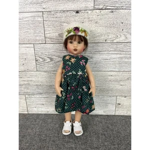 Abito senza maniche floreale verde Kish più cappello floreale bianco per bambola Riley 7" - Foto 1 di 8