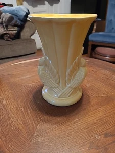 Vintage Sunshine Yellow Shawnee Vase, Double Doves, USA 829 - Bild 1 von 9