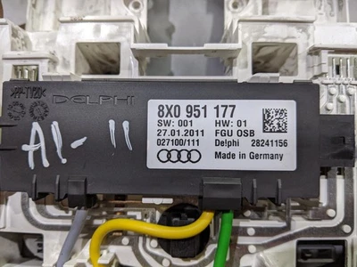 LUZ DE LECTURA TECHO DELANTERO AUDI A1 TDI SPORT E5 4 DOHC 2011-2015 8X0951177 Foto 1 de 4