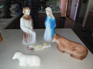 Impero Stampo Soffione Natività 17" Giuseppe, Maria 10" Gesù Bambino, 15" Mucca e 9" Agnello - Foto 1 di 8