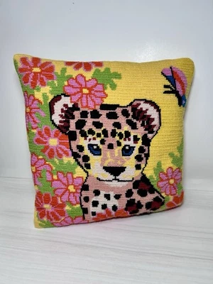 "Almohada decorativa hecha a mano con punta de aguja 12""x12"" LEOPARDO con flores mariposa" Foto 1 de 4