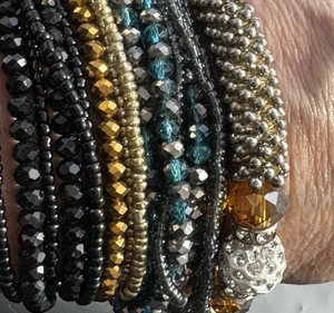 Lotto 3 Braccialetti Multifilo Chiusura Magnetica ed Elasticizzati Scintillanti Old Money - Foto 1 di 16