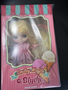 TAKARA TOMY Midi Blythe Smiley Waffle Doll Figure Shop Limited - Bild 1 von 3