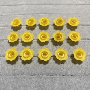 Vintage Plastic Flower Cake Decor Candle Holders pale Yellow, Lot Of 15 - Picture 1 of 6