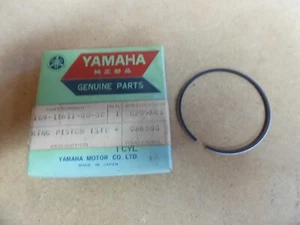 ANELLO PISTONE YAMAHA YZ100 YZ 100 1977-1979 NOS ORIGINALE (STD) - # 1G9-11611-00 - Foto 1 di 1