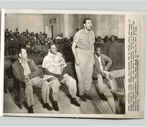 JUICIO BATISTA, Cuatro rebeldes cubanos condenados en Santiago, de colección Foto de prensa 1959 - Imagen 1 de 2