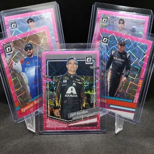Panini Donruss NASCAR 2024 Base Óptica Rosa Velocidad Prizm: MÚLTIPLES CONTROLADORES - Imagen 1 de 15