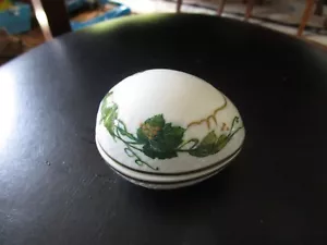 Caja de baratijas con tapas Hollohaza Hungría huevo ovalado porcelana - Imagen 1 de 2