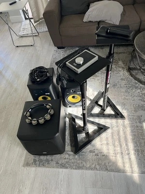 LEIA - Pacote de equipamentos Krk 8 10 subwoofer alto-falante Sure M57 dueto apogeu no palco - Imagem 1 de 4