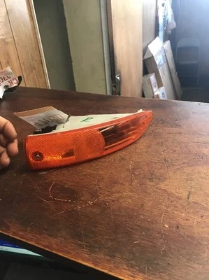 2003 2004 2005 Mitsubishi Eclipse luz de sinalização lateral do passageiro - Imagem 1 de 3