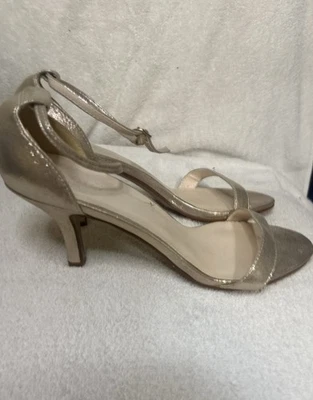 David Bridal Nayomi Metallic Gold Rounded  Shoes Women Size 9 1/2 - Image 1 of 4