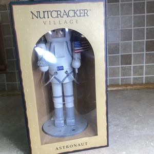 1999 NUTCRACKER VILLAGE ASTRONAUT Limited Edition NEW IN BOX-12” - Picture 1 of 4