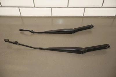 03-06 Chevrolet SSR Par de brazos limpiaparabrisas OEM *Sin cuchillas* Foto 1 de 4