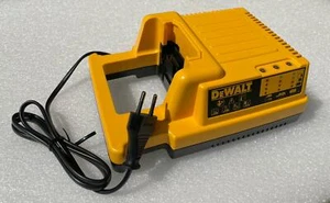 DeWALT DE9000 28V/36V Li-Ion Akku Ladegerät 230V/50Hz - Bild 1 von 1