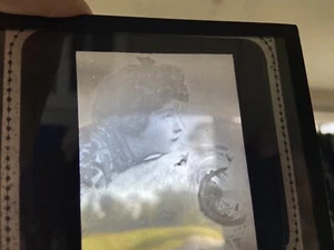 1800’s Artwork Girl And Polar Bear Photographic Negative Glass Silver Slide - Picture 1 of 2