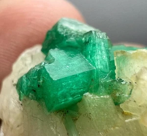 Ramo superior de 44 quilates Panjshir verde cristal esmeralda en matriz de Afganistán. - Imagen 1 de 10