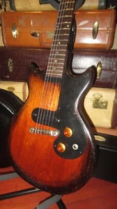 1961 Gibson Melody Maker Sunburst w/ Hard Case - Picture 1 of 6