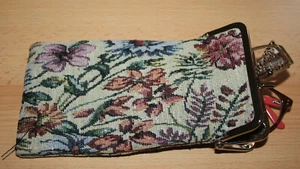 Brillenhülle/-Etui, 2-in1, für 2 Brillen, Gobelin-Stil, Motiv: Blumen - Bild 1 von 3
