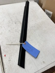 2006-2011 DOOR WINDOW FELT BELTLINE RUBBER SEAL FRONT RIGHT S8 - Picture 1 of 12