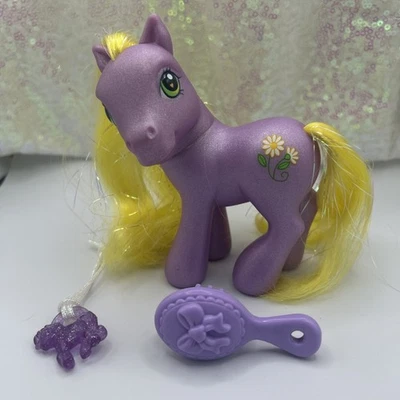 My Little Pony G3 Daisyjo 2002 brillo púrpura oropel cepillo de pelo y encanto Foto 1 de 4