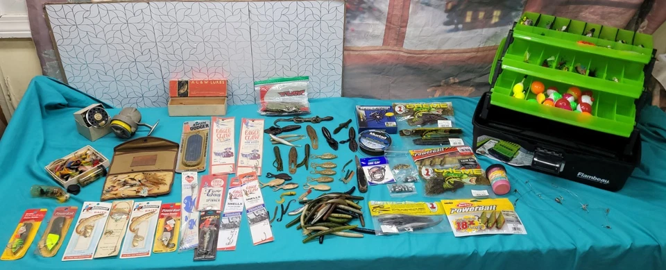 Angelausrüstung riesiges Set Box Köder Haken Vintage Rollen Medalist Fix Reel Baits + - Bild 1 von 4