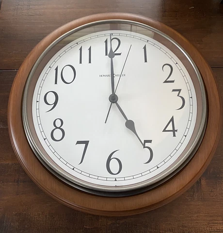 Howard Miller Wall Clock Round Kalvin 625-418 Works GREAT!!! Cherry Cover