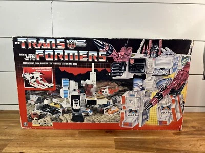 Metroplex Complete w/ Box 1985 Vintage G1 Transformers Figure Rubber Tires - Image 1 of 4
