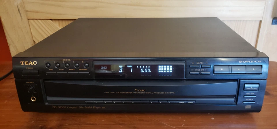 Vintage TEAC PD-D2500 5 Disc CD Changer Working Great Condition - Image 1 of 4