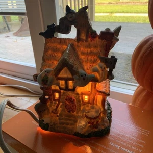 VINTAGE GRUSELIGES HOHLES BELEUCHTETES PORZELLAN HALLOWEEN HAUS 1995 GEBRAUCHT, IN EINWANDFREIEM ZUSTAND - Bild 1 von 5
