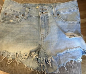 Nwot Womens Levis Distressed Jean Denim Shorts Size 26 Superflow Shorts - Picture 1 of 2