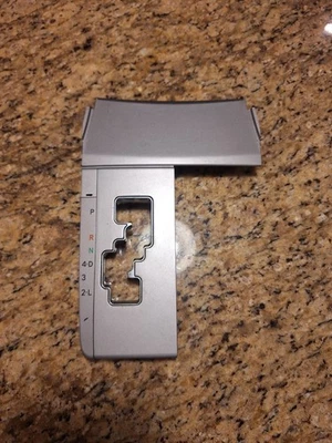 2007 - 2011 丰田凯美瑞中控台地板换档变速器边框装饰原始设备制造商 — 第 1/4 张图片