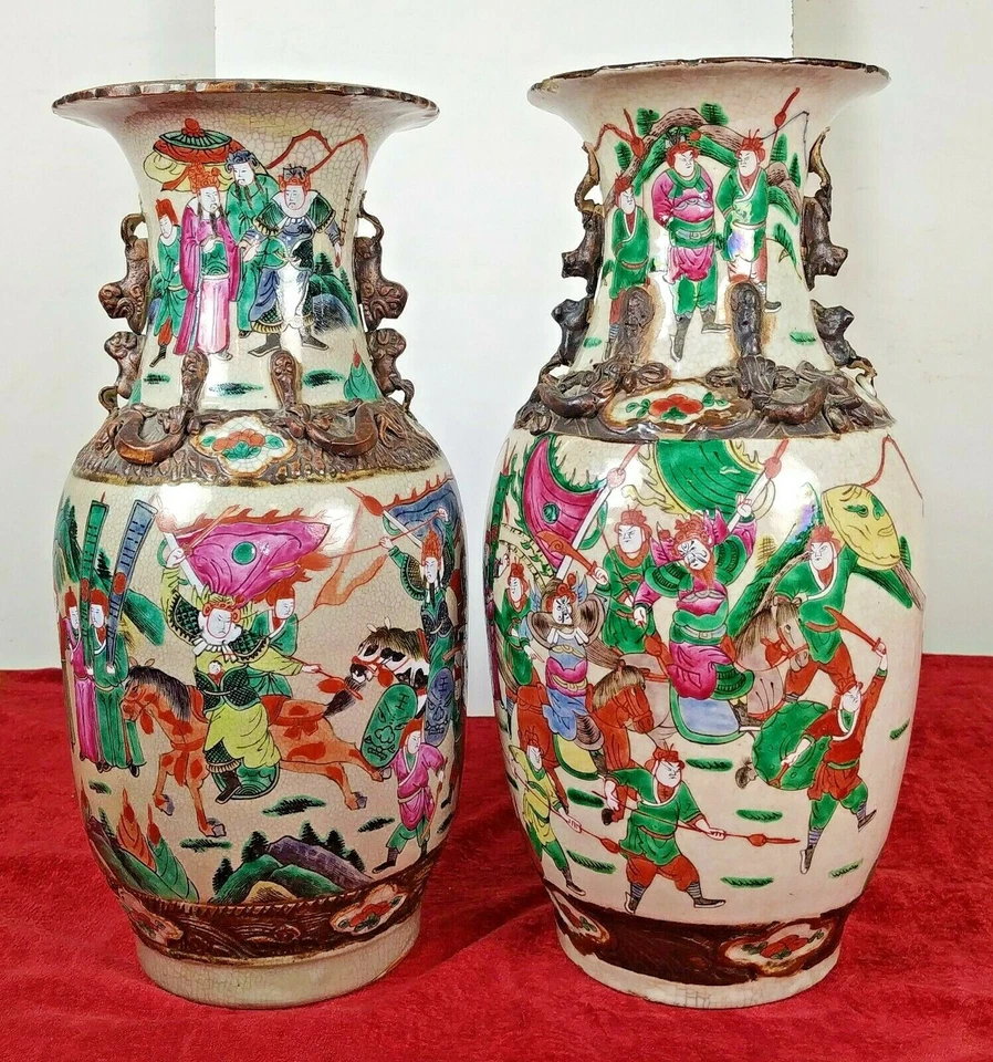 2 VASES CHINOIS. PORCELAINE ÉMAILLÉE. AVEC SCEAUX À LA BASE. CHINE. XIX-XX SIÈCL - Photo 1/1