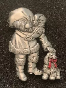 Pewter Santa Clause Petting Puppy Dog With Red Bow Christmas Brooch *Signed* - Foto 1 di 5
