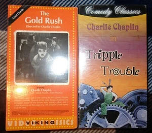 2 NEUE UNBENUTZT VERSIEGELT CHARLIE CHAPLIN VHS BÄNDER TRIPPLE TROUBLE & THE GOLD RUSH - Bild 1 von 3
